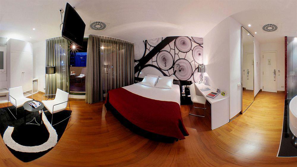 Hotel Bcn Design บาร์เซโลนา ภายนอก รูปภาพ A room at the hotel