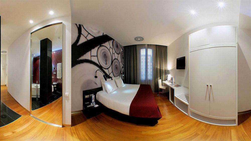 Hotel Bcn Design บาร์เซโลนา ภายนอก รูปภาพ A room at the hotel