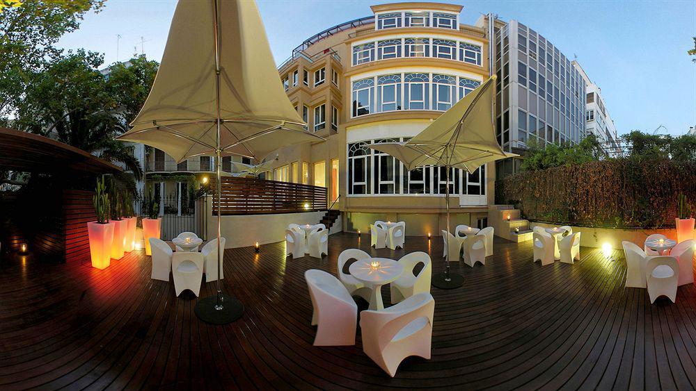 Hotel Bcn Design บาร์เซโลนา ภายนอก รูปภาพ The hotel's rooftop bar