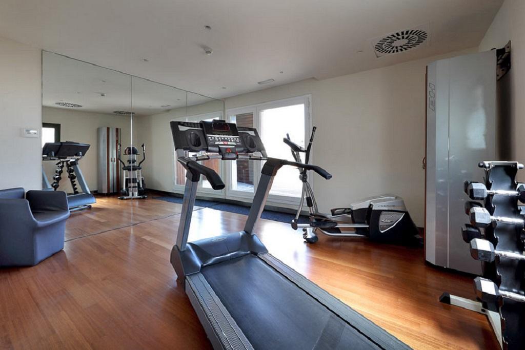 Hotel Bcn Design บาร์เซโลนา ภายนอก รูปภาพ A treadmill