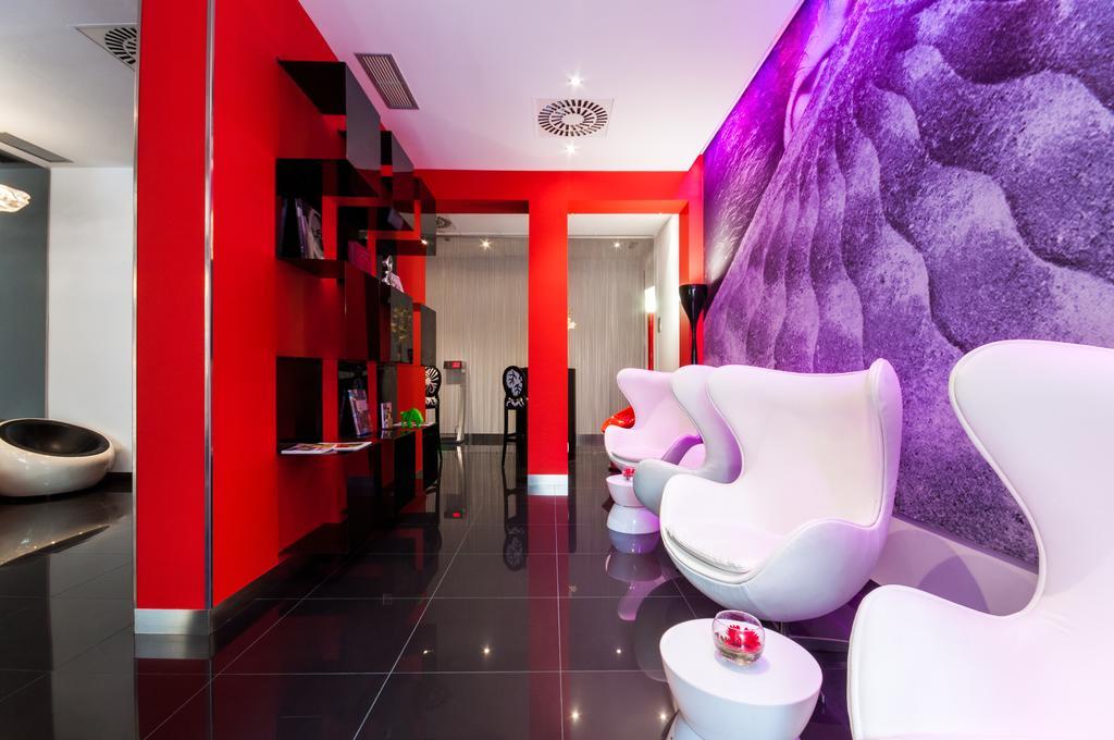 Hotel Bcn Design บาร์เซโลนา ภายนอก รูปภาพ The lounge at the airport