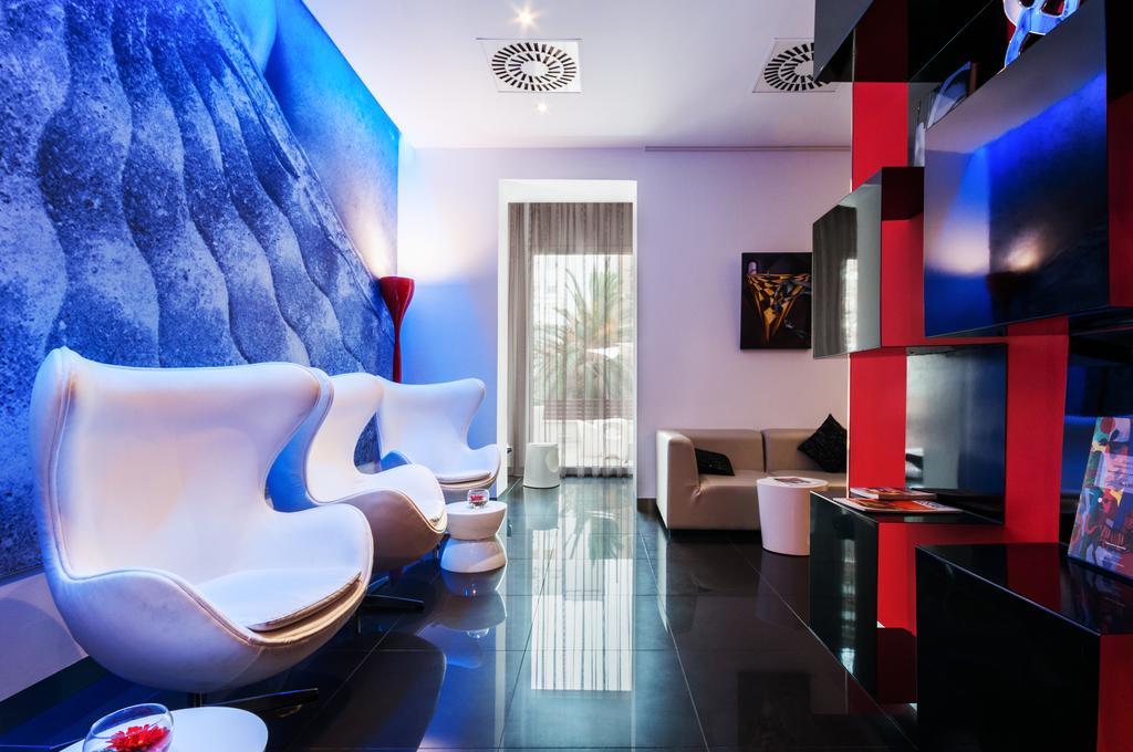 Hotel Bcn Design บาร์เซโลนา ภายนอก รูปภาพ The interior of the hotel