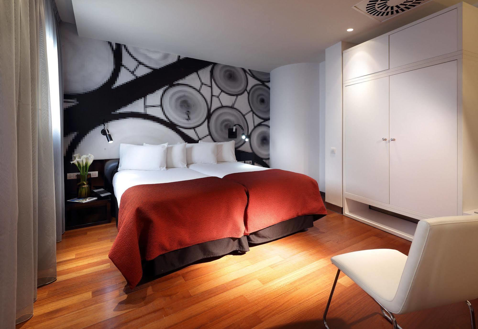 Hotel Bcn Design บาร์เซโลนา ภายนอก รูปภาพ A room at the hotel