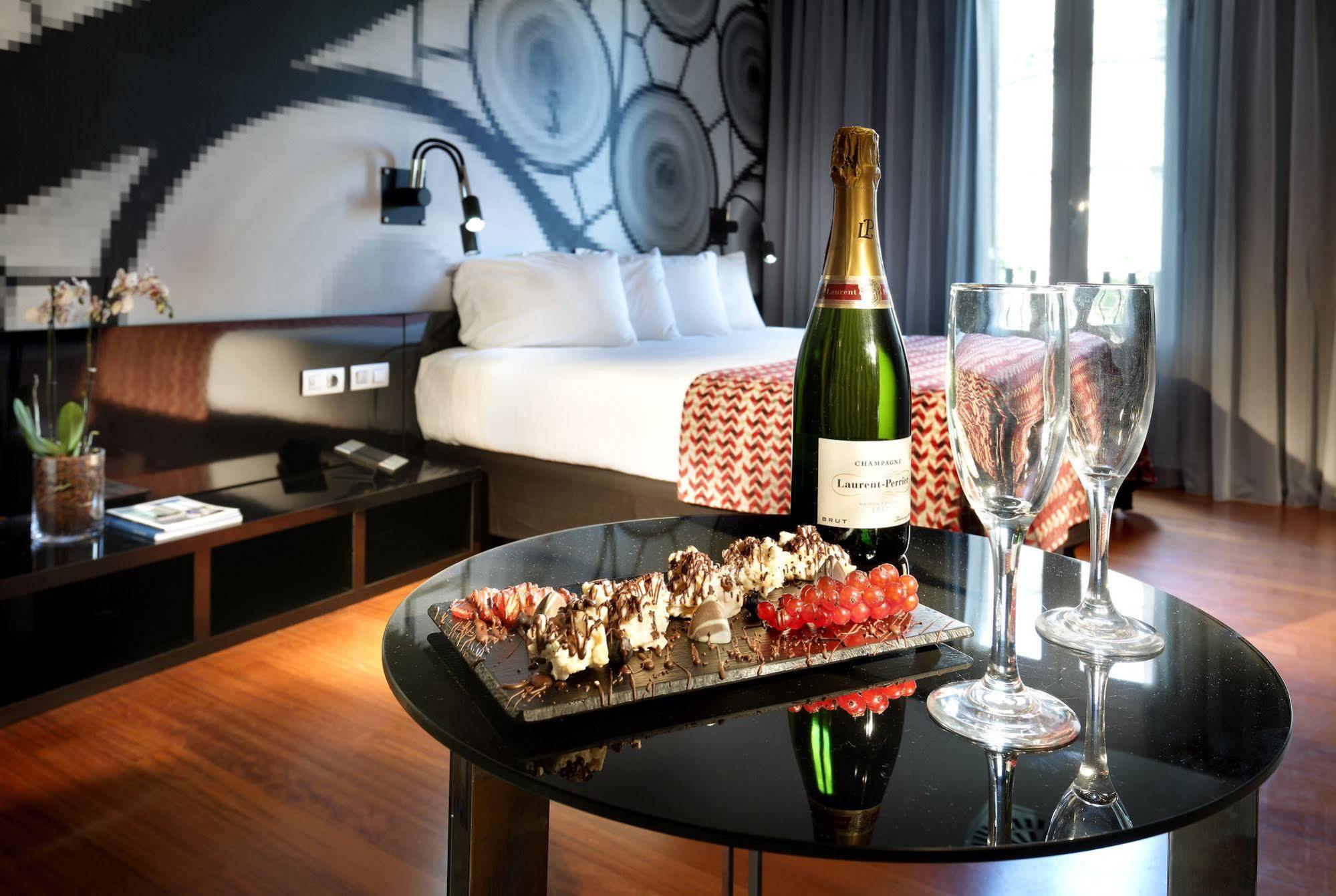 Hotel Bcn Design บาร์เซโลนา ภายนอก รูปภาพ A room at Hotel AC Palacio del Louvre