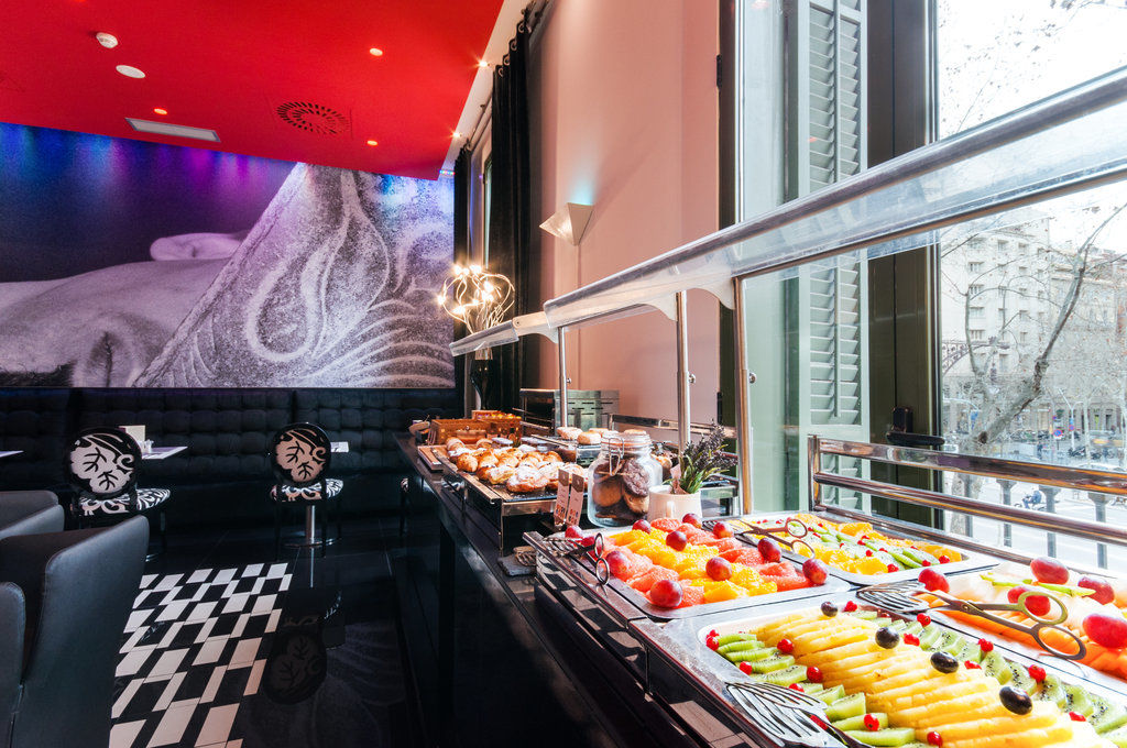 Hotel Bcn Design บาร์เซโลนา ภายนอก รูปภาพ Buffet at the restaurant